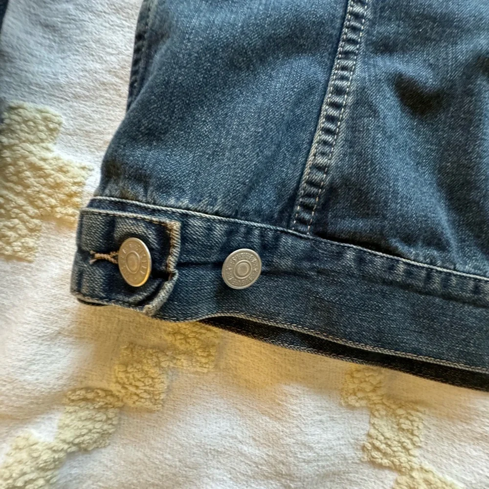 Sisley vintage Denim jacket. Small. Great condition. Very flattering Jean jacket - Picture 11 of 12